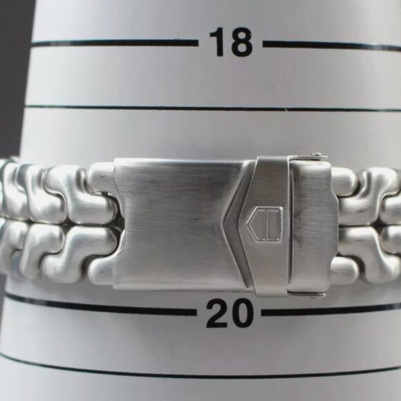 TAG Heuer Red 40mm Dial Professional Quartz Men Watch - Picture 5 of 6